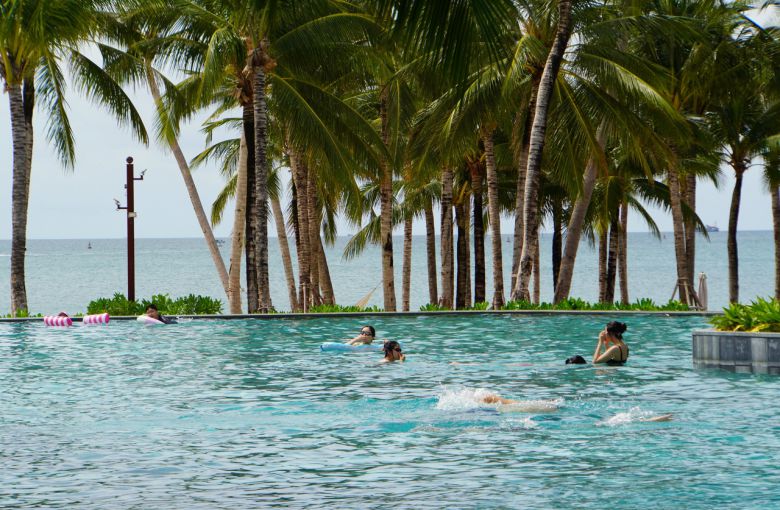 캠비치 바다 위의 뉴월드 야외풀