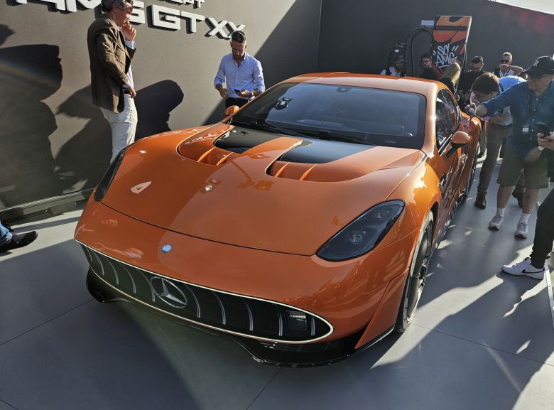 메르세데스-AMG가 지난 25일(현지시간) 세계 최초로 공개한 ‘콘셉트 AMG GT XX’ 외관. 독일 아팔터바흐=서재근 기자