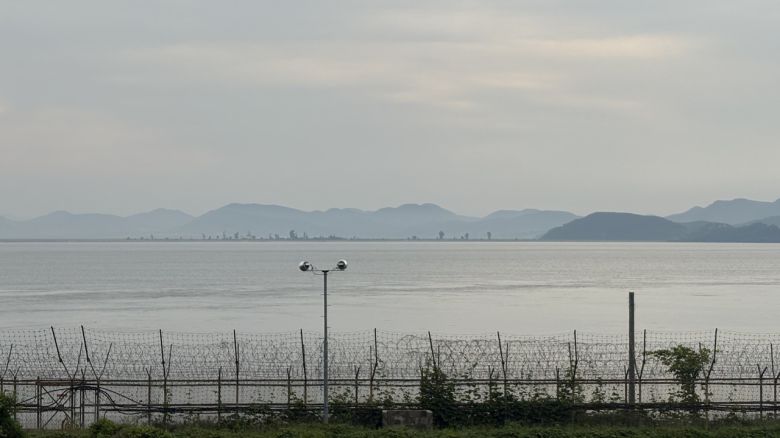 지난달 13일 오전 7시께 강화군 양사면 철산리에서 바라본 북한 모습. 기사와 관련 없는 사진. 강화=박연수 수습기자.