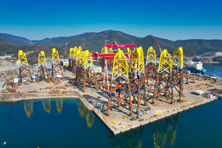 SK오션플랜트 야드에서 해상풍력 하부구조물을 제작하고 있는 모습. [SK오션플랜트 제공]