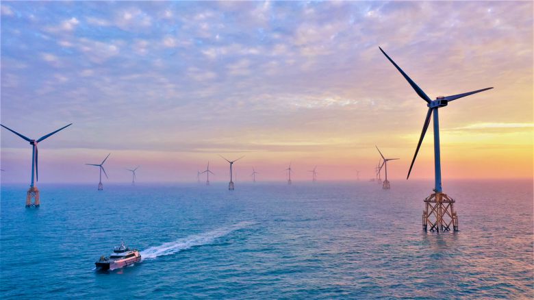 SK오션플랜트가 제작한 해상풍력 하부구조물이 대만서부 장화현 해상풍력발전단지에 설치된 장면. [SK오션플랜트 제공]