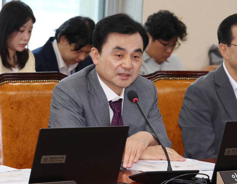 안규백 국방부 장관 후보자가 9일 국회에서 열린 기획재정위원회 전체회의에 참석해 인사말 하고 있다. [연합뉴스]