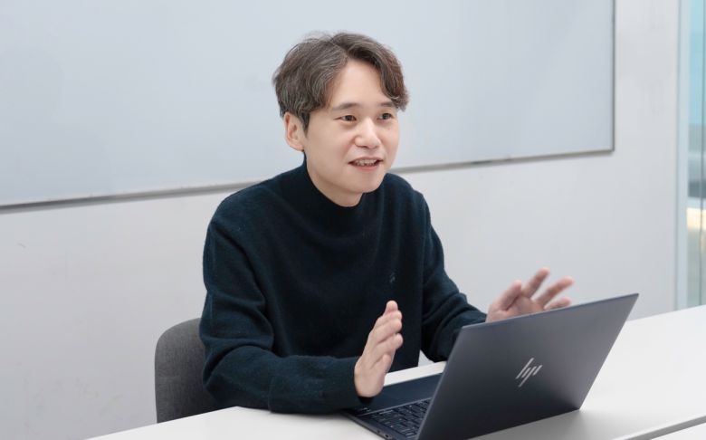 지난 4월 박웅도 토스쇼핑 리더가 서울 강남구에 위차한 토스 본사에서 기자와 만나 인터뷰하고 있다.