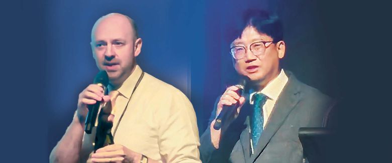 앤드류 밀라드(왼쪽) 주한 유럽상공회의소(ECCK) 지부장, 김명근 현대로템 기동체계개발실 상무
