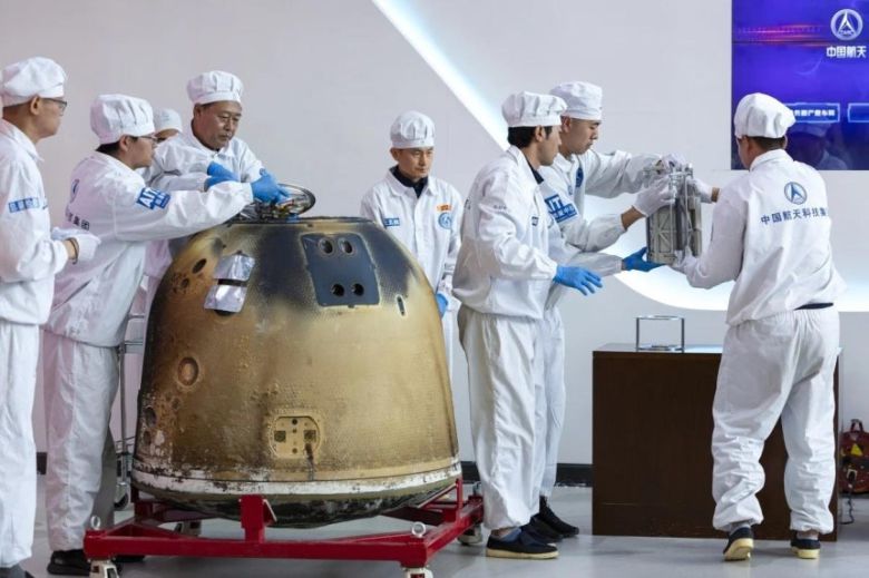 창어 6호가 채취한 달 뒷면 토양 샘플 [홍콩 SCMP 캡처]