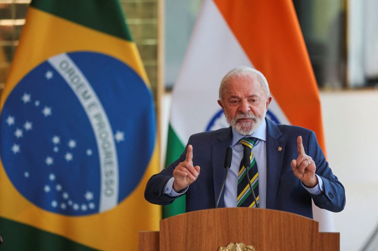 루이스 이나시우 룰라 다시우바 브라질 대통령이 지난 8일(현지시간) 브라질 챠리아의 알보라다 궁전에서 나렌드라 모디 인도 총리와 공동 언론 성명서에서 연설하고 있다. [로이터]