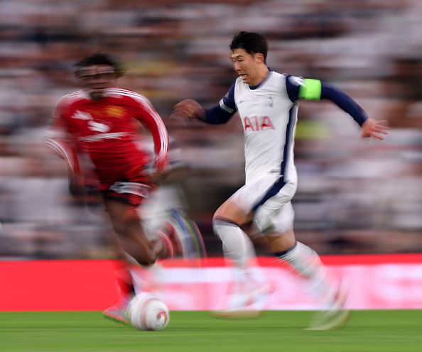 손흥민은 10년간 토트넘 역사상 6번째로 많은 454경기에 출전해 역대 5위 기록인 173골을 넣었고 가장 많은 도움(96개)을 올렸다. 하지만 지난 시즌은 특유의 스프린트, 순간적으로 배후 공간을 침투하는 능력 등이 예전만큼 위협적이지 못했다.   [게티이미지]