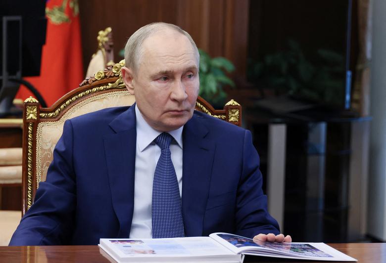 블라디미르 푸틴 러시아 대통령이 현지시각 10일 러시아 수도 모스크바에서 열린 교육 문제 회의를 주재하는 모습. [로이터통신]