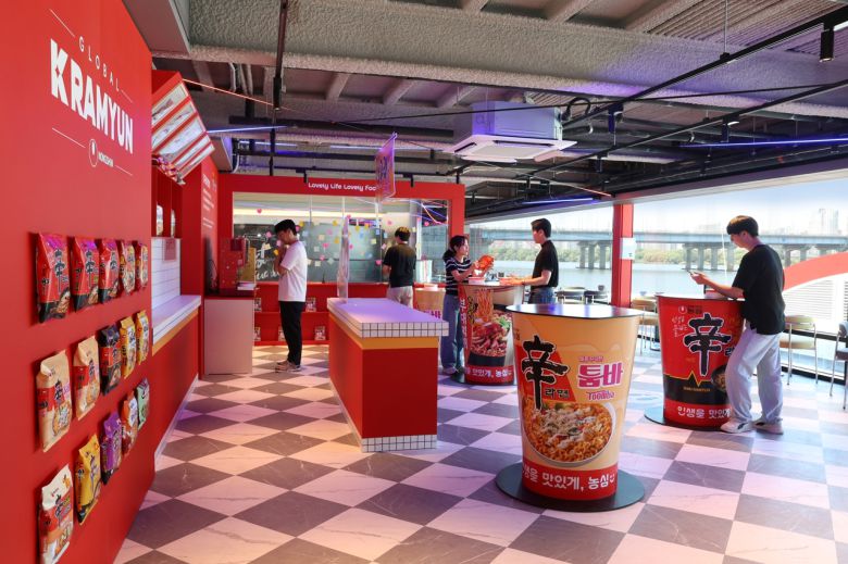농심 한강버스 선착장 ‘너구리의 라면가게’ [농심 제공]