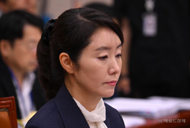 강선우 여성가족부 장관 후보자가 14일 오전 서울 여의도 국회 여성가족위원회에서 열린 인사청문회에 참석하고 있다. 임세준 기자