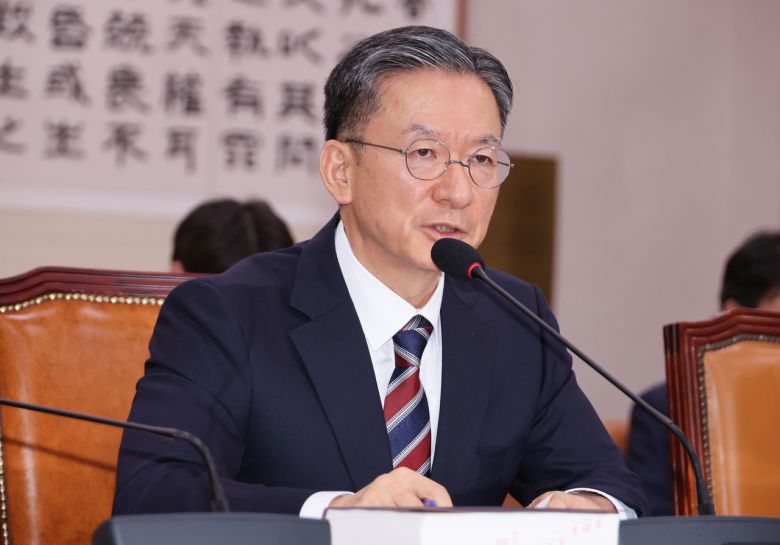 정성호 법무부 장관 후보자가 16일 서울 여의도 국회 법제사법위원회에서 열린 인사청문회에서 의원 질의에 답변하고 있다. [연합]