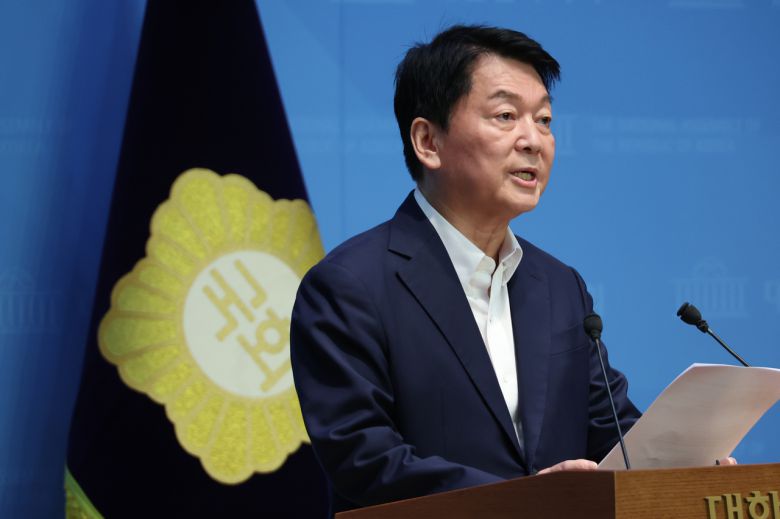 안철수 국민의힘 의원이 21일 서울 여의도 국회 소통관에서 기자회견을 하고 있다. [연합]