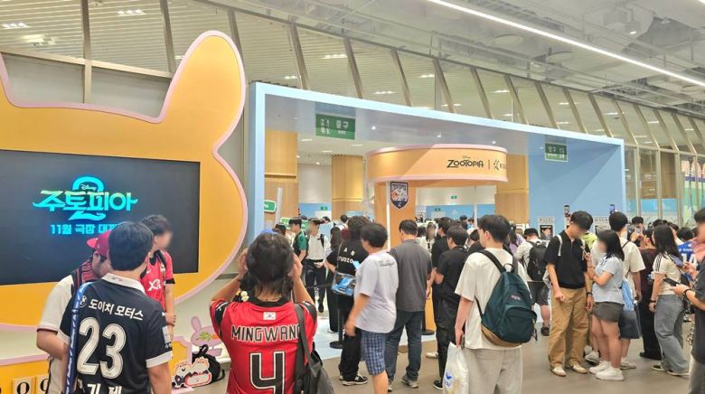 지난 25일 서울 영등포구 더현대 서울에서 열린 ‘K-리그·주토피아’ 팝업스토어 매장 전경 [BGF리테일 제공]