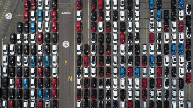 지난 29일(현지시간) 멕시코 산타아나 틀라팔티틀란에 있는 캔자스시티 서던 드 멕시코 철도 야적장에서 드론으로 바라본 신차 모습. [로이터]