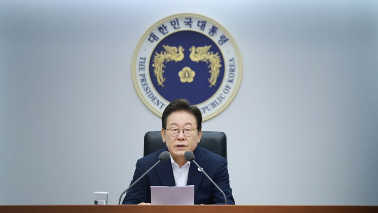 이재명 대통령이 지난달 30일 서울 용산 대통령실 청사에서 열린 비상경제점검 태스크포스(TF) 3차 회의에서 발언하고 있다. [연합]