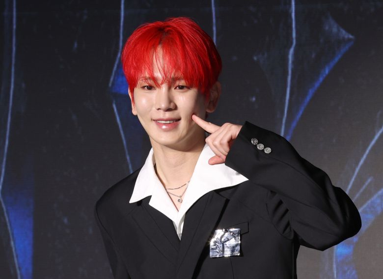 그룹 샤이니의 키가 11일 서울 광진구 풀만앰배서더서울이스트폴에서 열린 세 번째 솔로 앨범 ‘헌터’(HUNTER) 발매 기념 기자간담회에서 포즈를 취하고 있다. [연합]