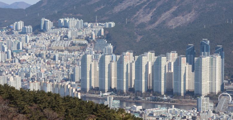 부산 수영구와 해운대구 일대 아파트 모습. [연합]