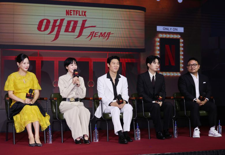 넷플릭스 시리즈 ‘애마’ 제작발표회에 참석한 (왼쪽부터) 배우 이하늬, 방효린, 진선규, 조현철, 이해영 감독  [연합]