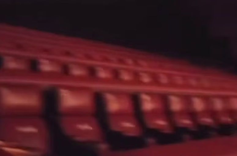 엑스(X)에 올라온 텅텅 빈 영화관 영상 [소셜미디어 갈무리]