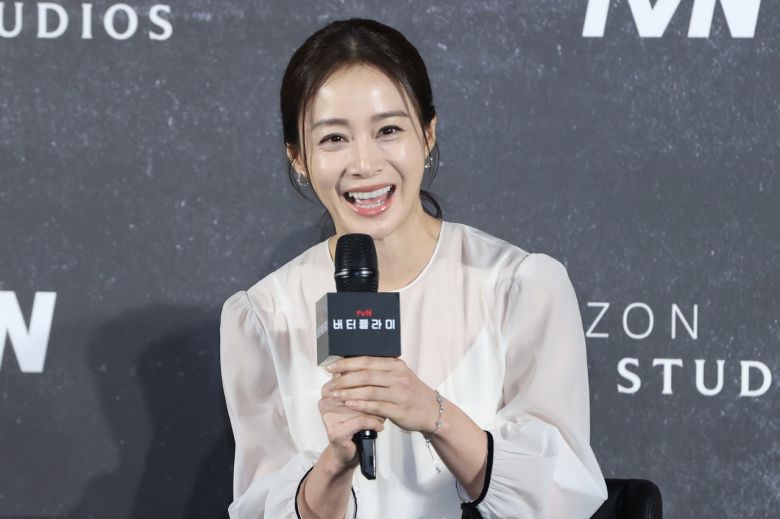 배우 김태희가 21일 서울 CGV용산아이파크몰에서 열린 영화 ‘버터플라이’ 기자간담회에서 인사말을 하고 있다. [연합]