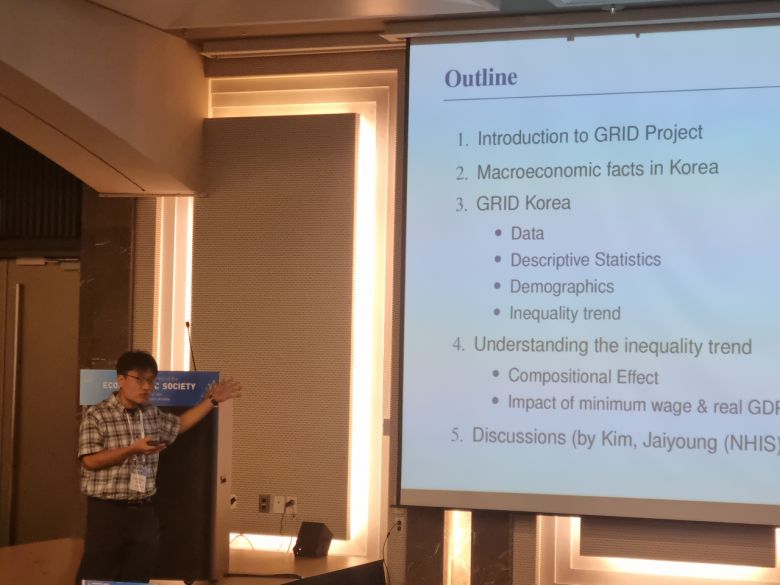 사진은 21일 서울 삼성동 코엑스 세계경제학자대회(ESWC 2025)서 열린 ‘행정 데이터 속 소득 역학의 국가 간 비교’ 세션에서 발표하는 한종석 동국대 교수. 홍태화 기자