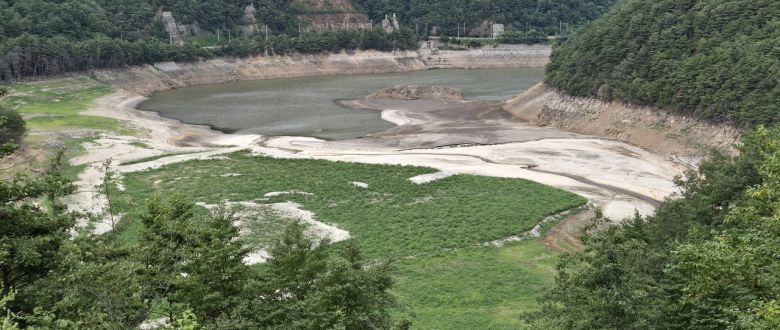 극심함 가뭄으로 강원 강릉시의 주 상수원인 오봉저수지가 19 21.8%의 저수율로 역대 최저치를 기록, 텅 비어 있다.[연합]