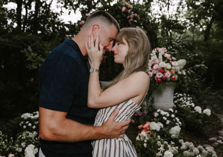 팝스타 테일러 스위프트가 동갑내기 풋볼 선수 켈시와 약혼 소식을 공개했다. [테일러 스위트프 SNS]