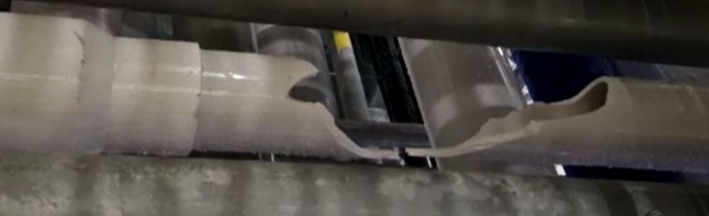 사고가 발생한 반도체 폐수 배관.[대전방송 캡처 화면]