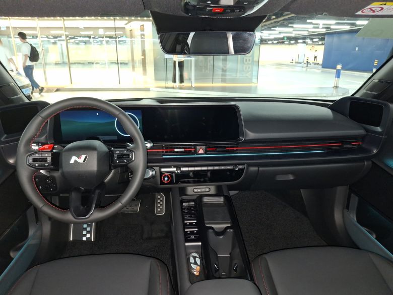 아이오닉 6 N 라인 실내 [김성우 기자]