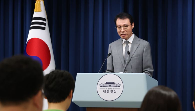 이규연 홍보소통수석이 31일 용산 대통령실에서 이재명 대통령의 국정 관련 브리핑을 하고 있다. [연합]