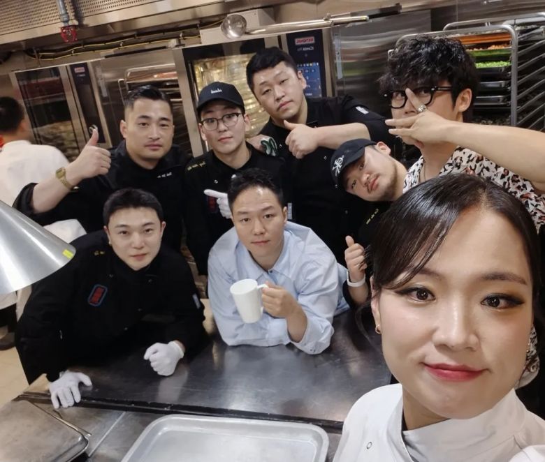 정지선 셰프들과 티엔미미 직원들. 정지선 셰프 인스타그램