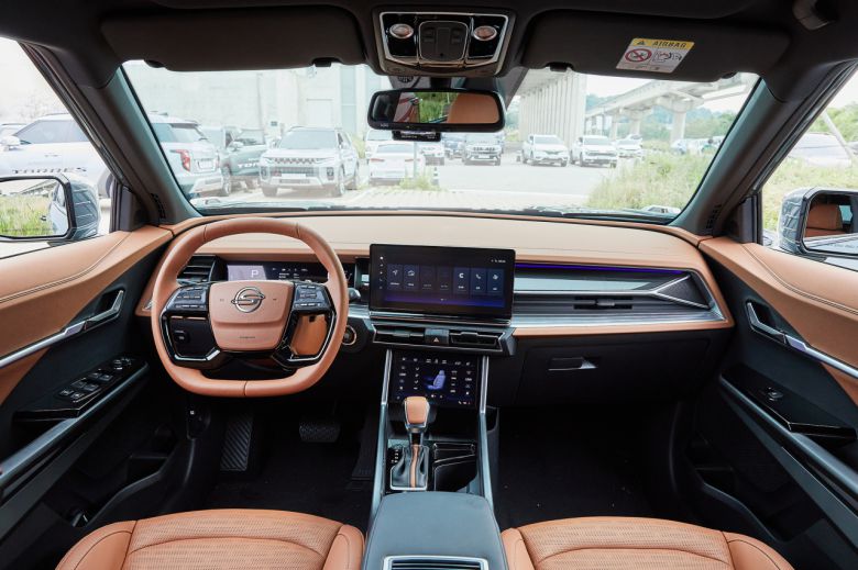 토레스 실내 인테리어. [쌍용차 제공]