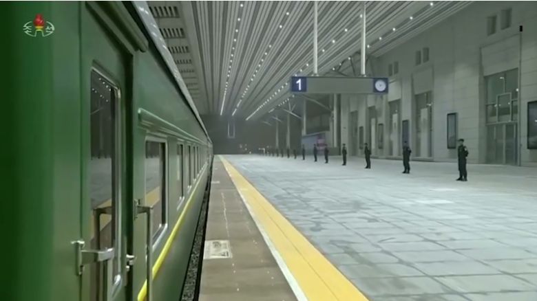 지난 2018년 3월 김정은 북한 국무위원장이 기차를 타고 중국 베이징으로 이동하고 있다. [북한 조선중앙방송·로이터]