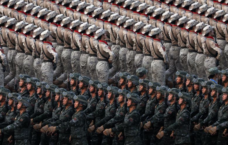 3일(현지시간) 중국 베이징 톈안문에서 중국 군인들이 80주년 전승절 열병식에 참여한 모습 [EPA