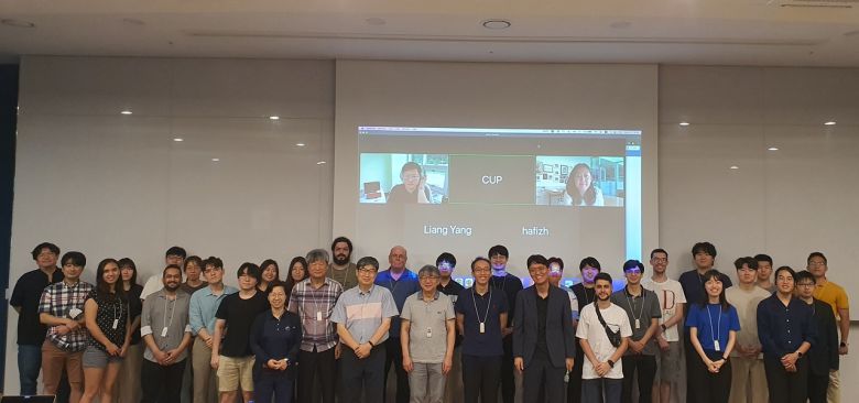 ‘다마 미스터리’를 해결한 코사인-100 국제 공동 연구진.[IBS 제공]