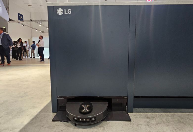 LG전자가 독일 베를린에서 열리는 IFA 2025에서 선보인 로봇청소기 ‘히든 스테이션’ 모델. 베를린=박지영 기자