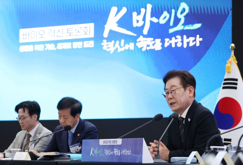 이재명 대통령이 5일 인천 송도 컨벤시아에서 열린 바이오 혁신 토론회에서 발언하고 있다. [연합]