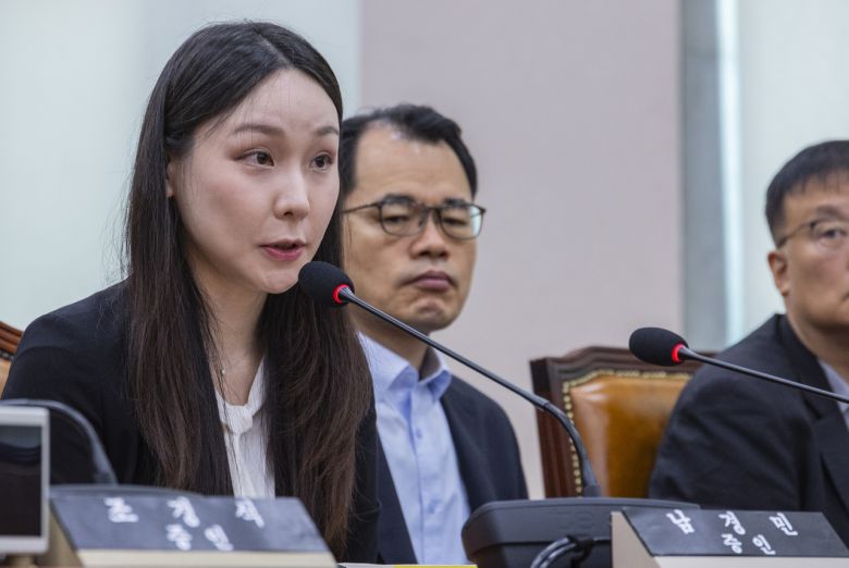 5일 국회에서 열린 법제사법위원회 법안심사1소위원회에서 열린 검찰 개혁 입법청문회에서 서울 남부지검에서 건진 전성배씨 관련한 수사에서 압수수색 됐던 ‘관봉권’을 관리했던 남경민 수사관이 질의에 답하고 있다. [연합]