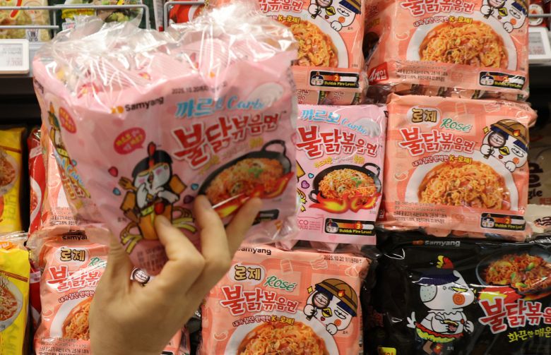 서울 한 대형마트 삼양식품 라면 판매대 모습. [연합]