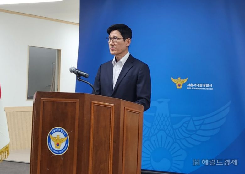 이대우 서울서대문경찰서 형사과장이 5일 초등생 유괴 미수 사건에 대해 브리핑하고 있다. 이영기 기자.