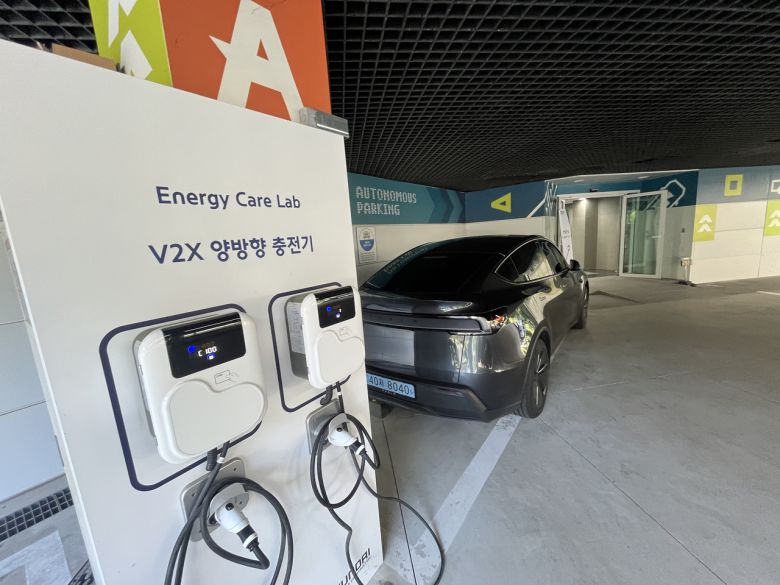 현대건설 미래 주거를 위한 기술 중 하나인 V2X의 모습. 윤성현 기자