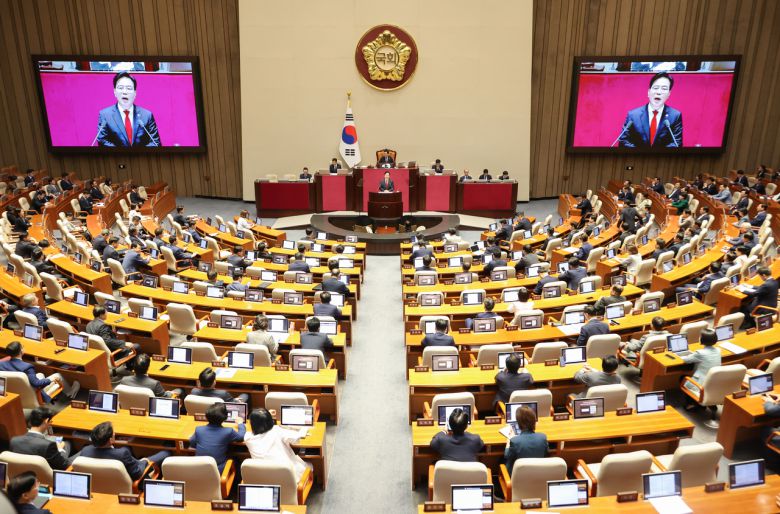 송언석 국민의힘 원내대표가 10일 서울 여의도 국회에서 열린 본회의에서 교섭단체 대표 연설을 하고 있다. [연합]