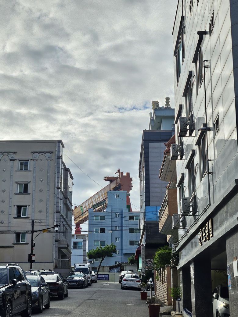 HD현대중공업 인근에서 조선소 크레인이 보이고 있다. 박혜원 기자