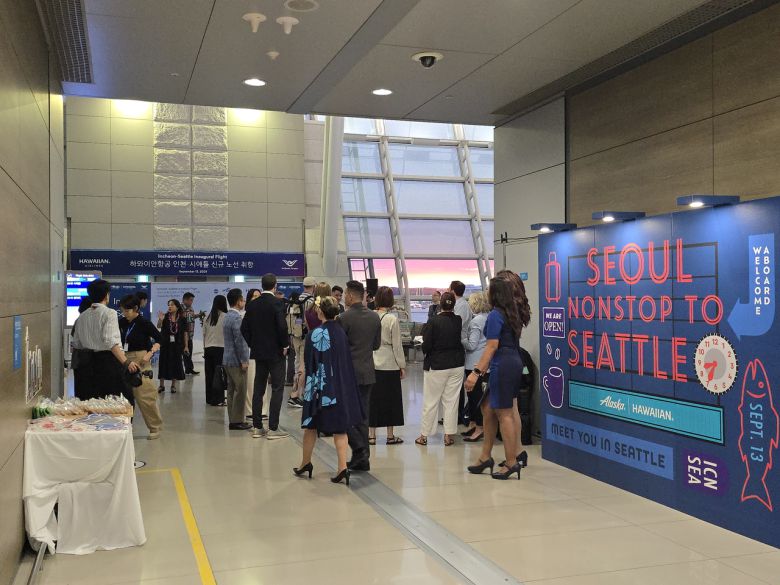 하와이안항공 인천~시애틀 첫 취항. 승객과 승무원들의 설렘과 기쁨