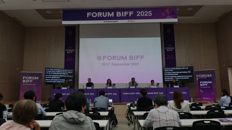 20일 오전 부산 해운대구 영상산업센터에서 제30회 부산국제영화제 포럼 비프 두번째 세션 ‘OTT는 아시아영화 산업을 살리는가, 삼키는가’가 진행되고 있다. [부산국제영화제 제공]