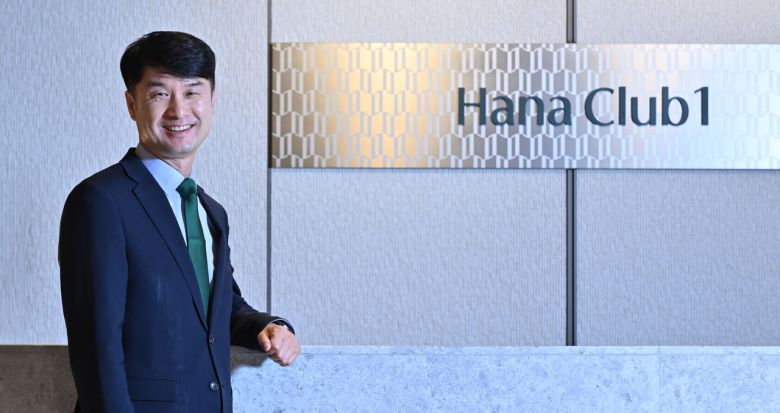 이원휴 하나은행 클럽1 도곡PB센터 지점장이 19일 오후 서울 강남구 하나은행 클럽1 도곡PB센터에서 헤럴드경제와 인터뷰에 앞서 포즈를 취하고 있다. 임세준 기자