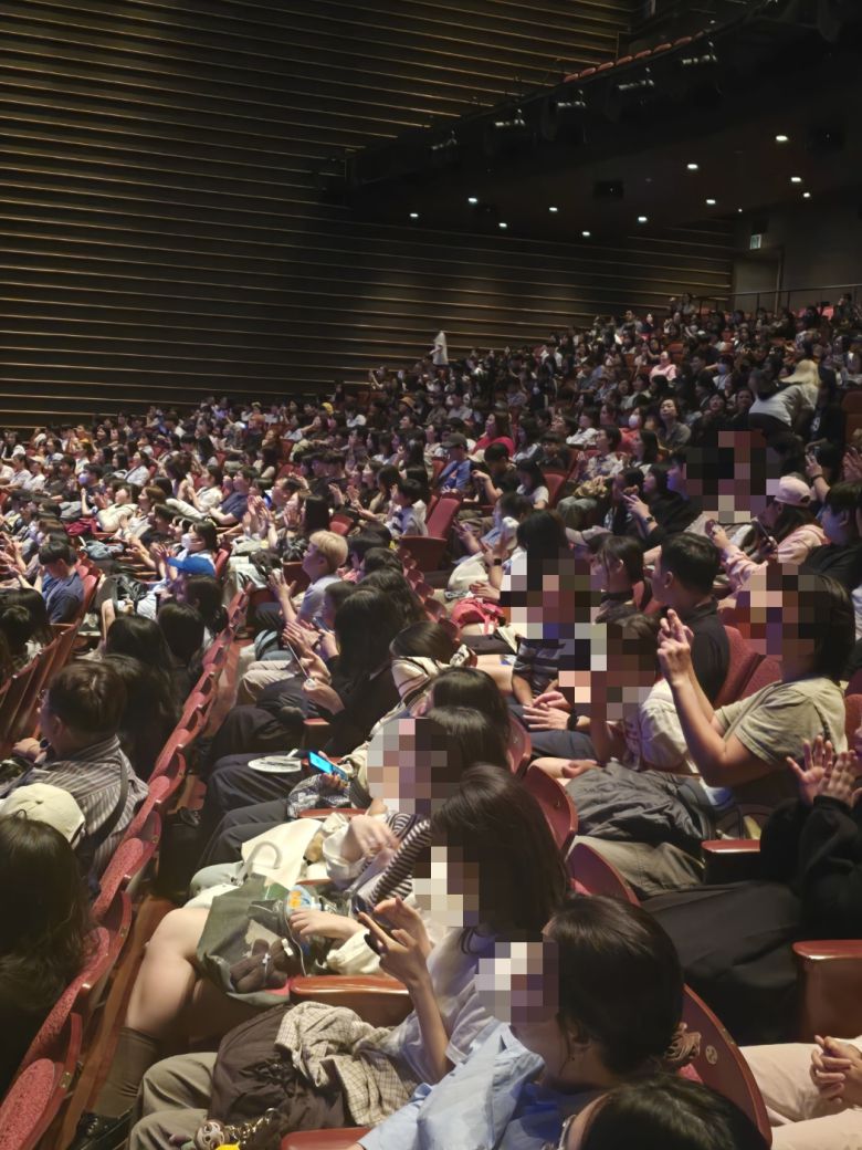 20일 부산국제영화제 스페셜 상영으로 마련된 넷플릭스 영화 ‘케이팝 데몬 헌터스’ 싱어롱 상영 현장. 손미정 기자