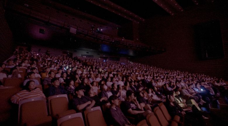 20일 부산국제영화제 스페셜 상영으로 마련된 넷플릭스 영화 ‘케이팝 데몬 헌터스’ 싱어롱 상영 현장 [부산국제영화제 제공]