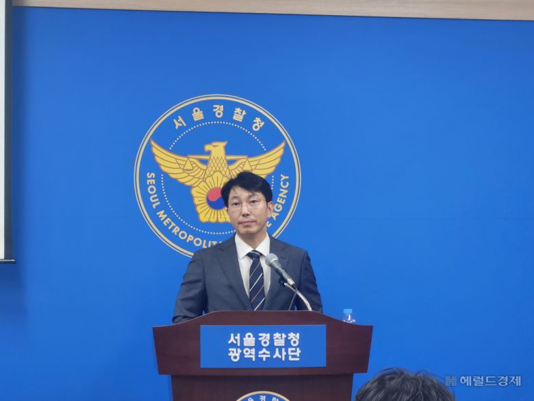 임정환 서울경찰청 광역수사단 금융범죄수사대 2계장이 22일 서울 마포구 서울경찰청 마포청사에서 진행된 태국 사기 조직 일당 검거 과정을 설명하고 있다. 이영기 기자.