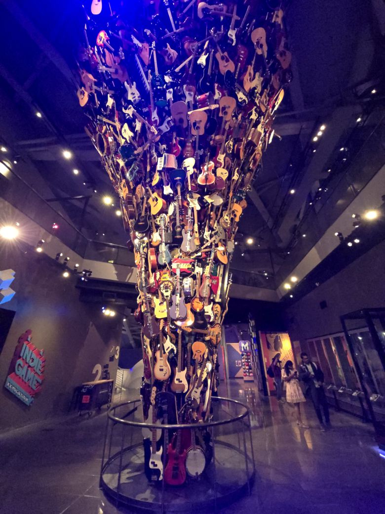 시애틀 MOPOP의 일렉트릭기타탑